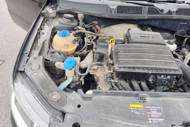 Used Volkswagen Lavida 2015 1.6L Automatic Comfort Edition Engine Bay Right