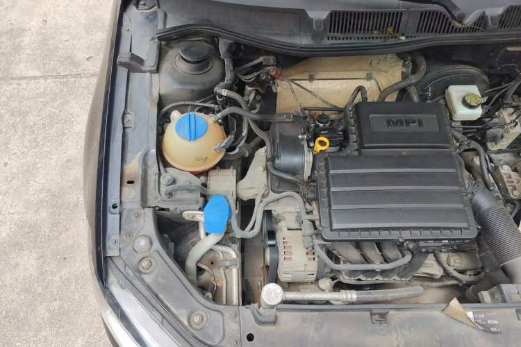 Used Volkswagen Lavida 2015 1.6L Automatic Comfort Edition Engine Bay Right