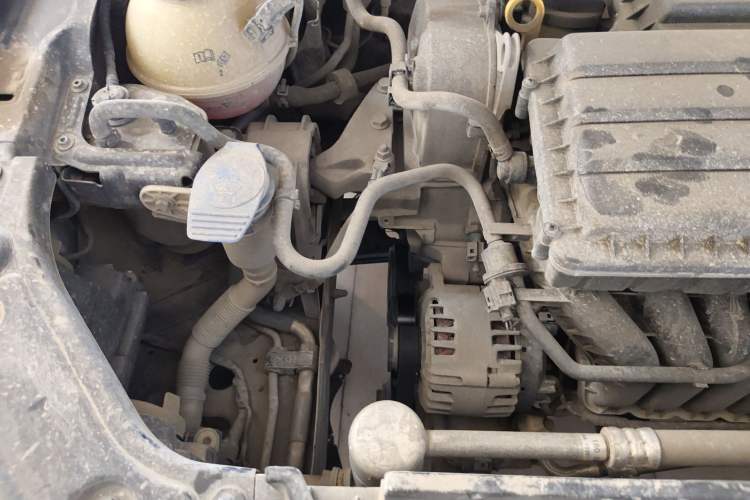 Used Volkswagen Lavida 2015 1.6L Automatic Fashion Edition Engine Bay Right