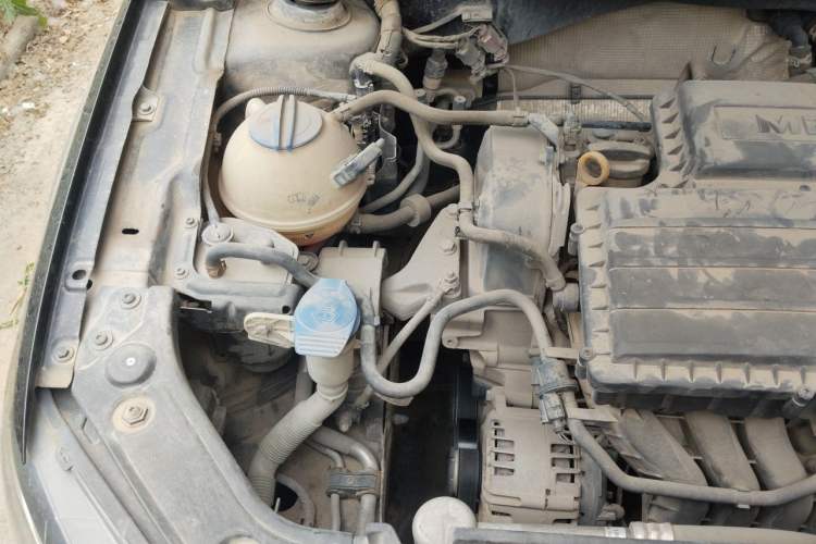Used Volkswagen Lavida 2015 1.6L Automatic Comfort Edition Engine Bay Right