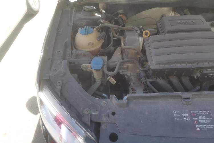 Used Volkswagen Lavida 2015 1.6L Automatic Fashion Edition Engine Bay Right