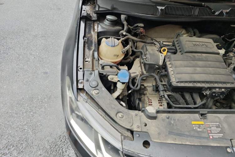 Used Volkswagen Lavida 2015 1.6L Manual Fashion Edition Engine Bay Right