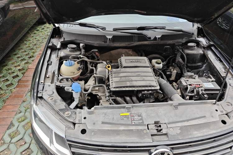 Used Volkswagen Lavida 2015 1.6L Automatic Comfort Edition Engine Bay Right
