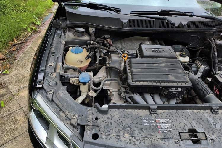 Used Volkswagen Lavida 2015 1.6L Automatic Comfort Edition Engine Bay Right