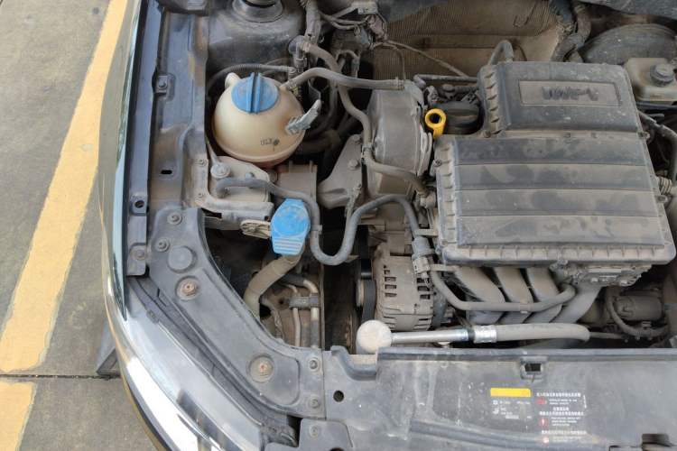 Used Volkswagen Lavida 2015 1.6L Manual Comfort Edition Engine Bay Right