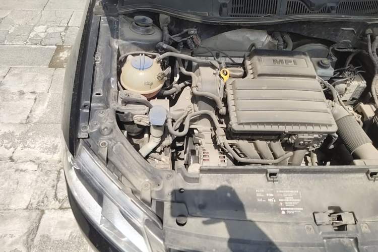 Used Volkswagen Lavida 2015 1.6L Automatic Fashion Edition Engine Bay Right