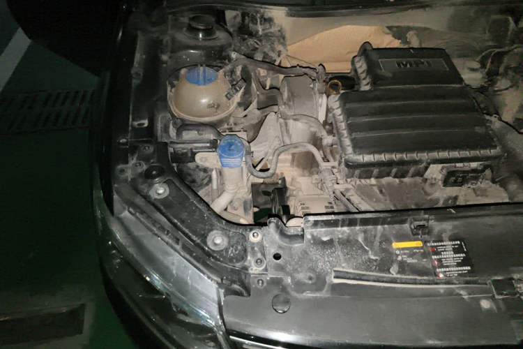 Used Volkswagen Lavida 2015 1.6L Automatic Comfort Edition Engine Bay Right