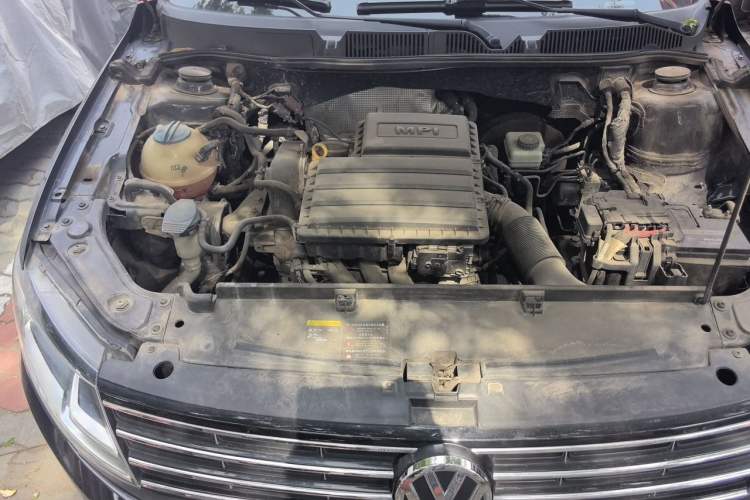 Used Volkswagen Lavida 2015 1.6L Manual Comfort Edition Engine Bay Right