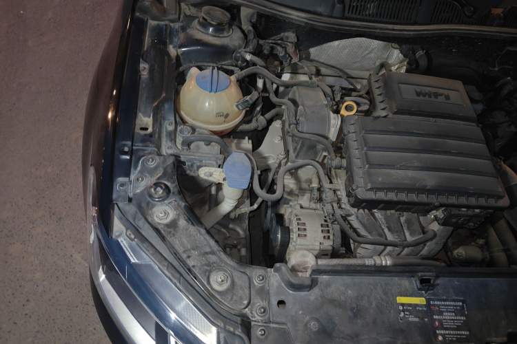 Used Volkswagen Lavida 2015 1.6L Manual Fashion Edition Engine Bay Right