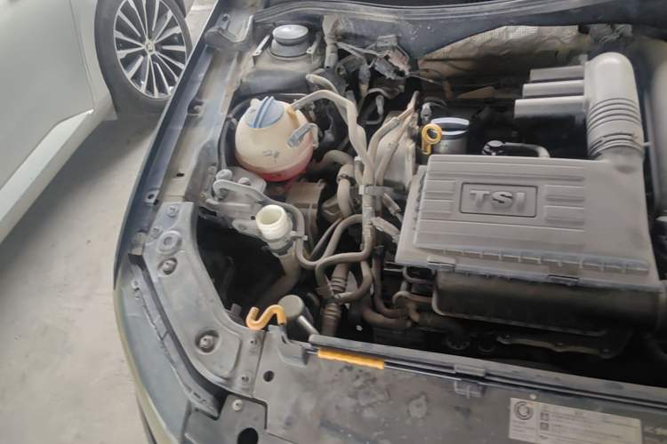 Used Volkswagen Lavida 2015 230TSI DSG Comfort Edition Engine Bay Right