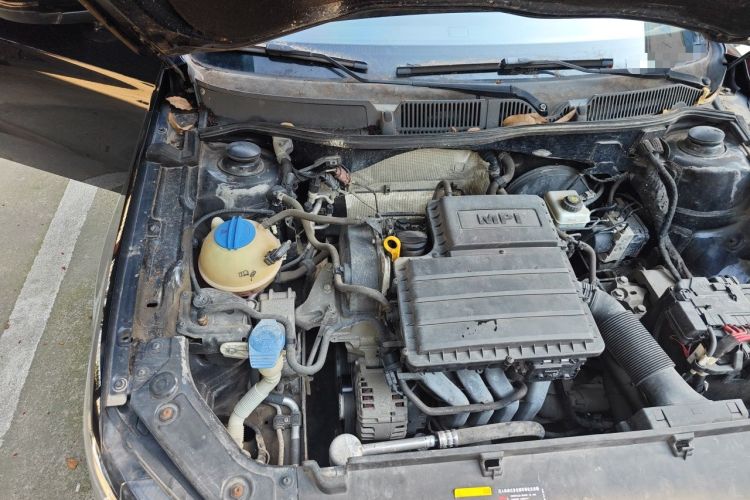 Used Volkswagen Lavida 2015 1.6L Manual Fashion Edition Engine Bay Right