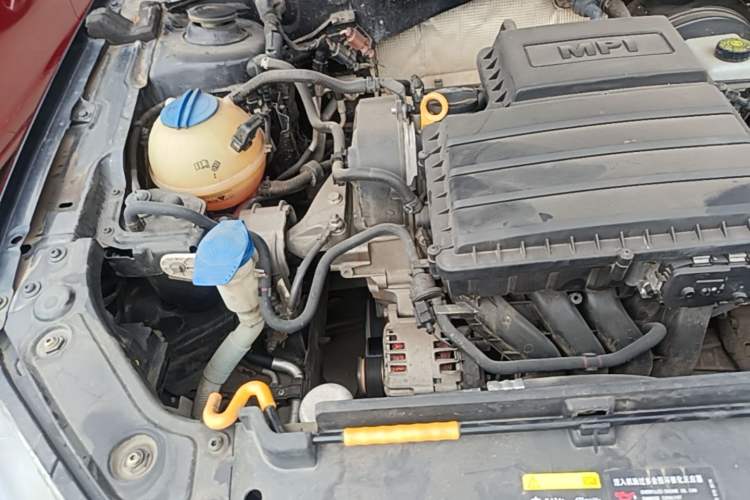 Used Volkswagen Lavida 2015 1.6L Automatic Fashion Edition Engine Bay Right