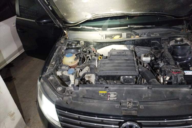 Used Volkswagen Lavida 2015 1.6L Automatic Fashion Edition Engine Bay Right