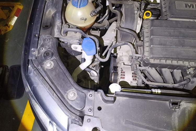 Used Volkswagen Lavida 2015 1.6L Automatic Comfort Edition Engine Bay Right