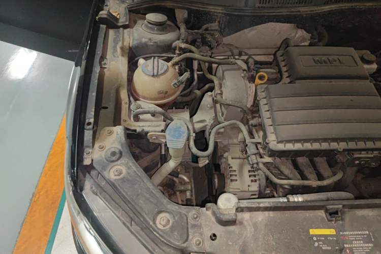 Used Volkswagen Lavida 2015 1.6L Manual Comfort Edition Engine Bay Right