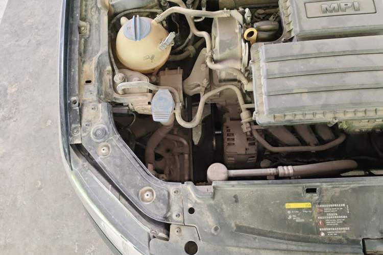 Used Volkswagen Lavida 2015 1.6L Manual Comfort Edition Engine Bay Right