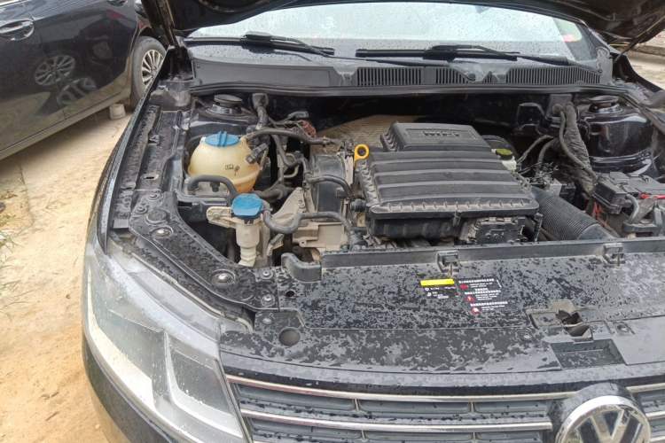 Used Volkswagen Lavida 2015 1.6L Automatic Comfort Edition Engine Bay Right