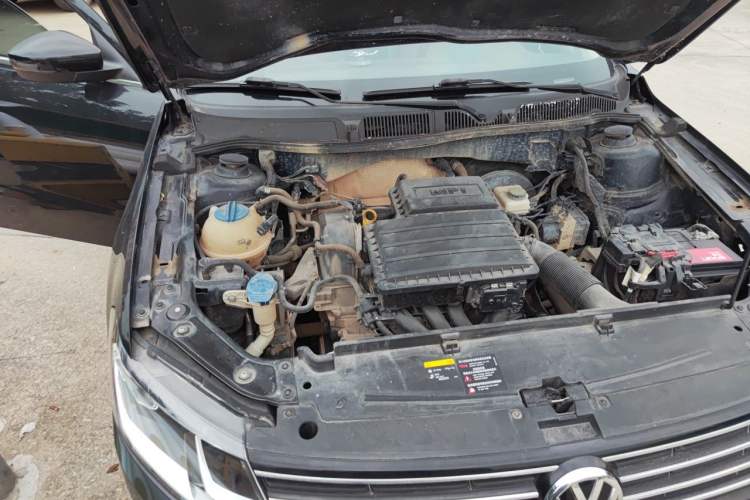 Used Volkswagen Lavida 2015 1.6L Manual Comfort Edition Engine Bay Right