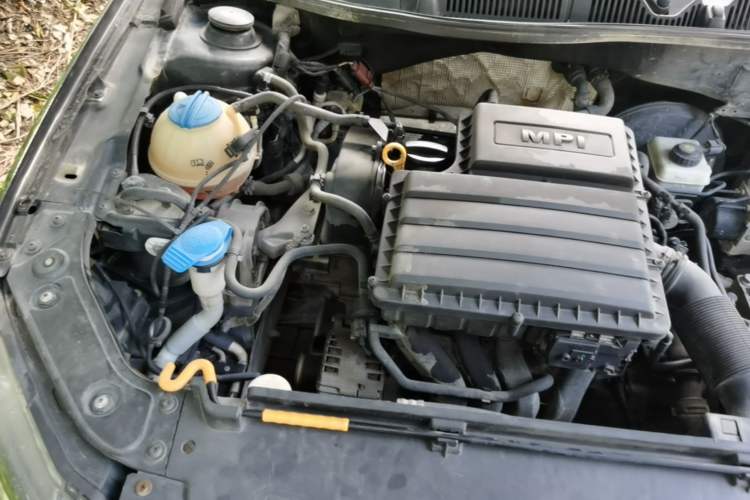 Used Volkswagen Lavida 2015 1.6L Automatic Comfort Edition Engine Bay Right
