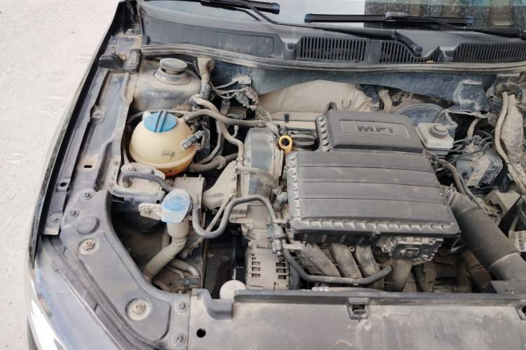 Used Volkswagen Lavida 2015 1.6L Automatic Comfort Edition Engine Bay Right