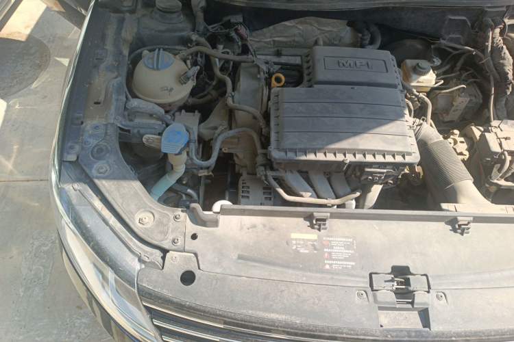 Used Volkswagen Lavida 2015 1.6L Manual Fashion Edition Engine Bay Right