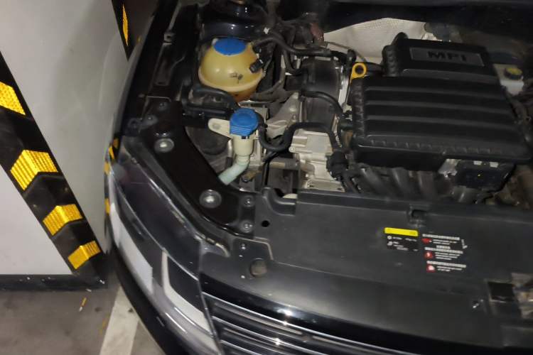 Used Volkswagen Lavida 2015 1.6L Manual Comfort Edition Engine Bay Right
