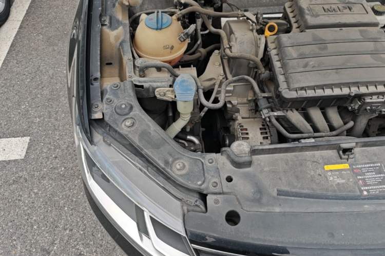 Used Volkswagen Lavida 2015 1.6L Automatic Comfort Edition Engine Bay Right