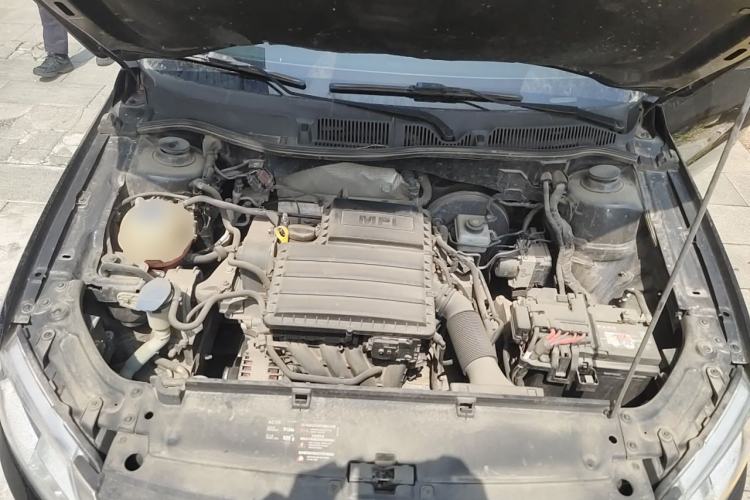 Used Volkswagen Lavida 2015 1.6L Automatic Fashion Edition Engine Bay