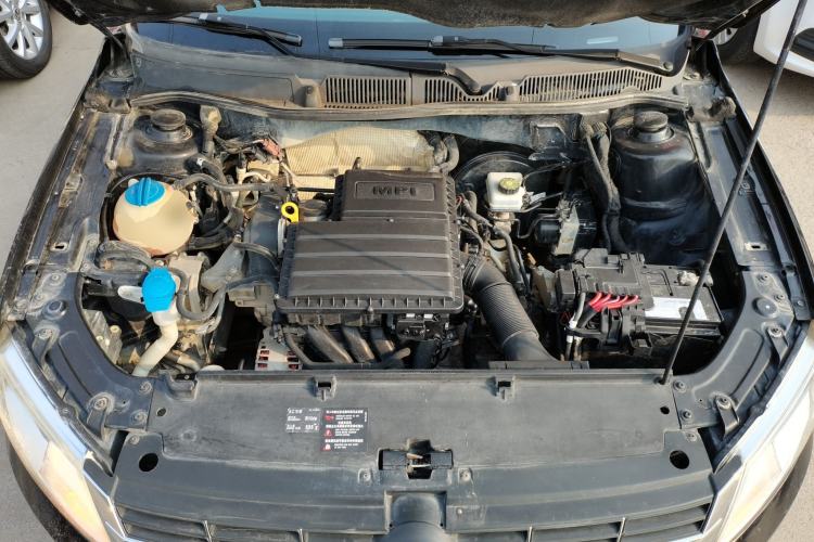 Used Volkswagen Lavida 2015 1.6L Automatic Comfort Edition Engine Bay