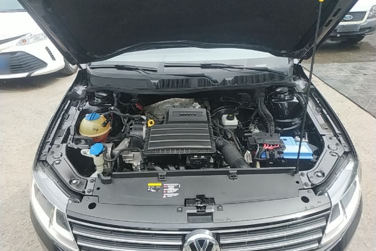 Used Volkswagen Lavida 2015 1.6L Automatic Comfort Edition Engine Bay