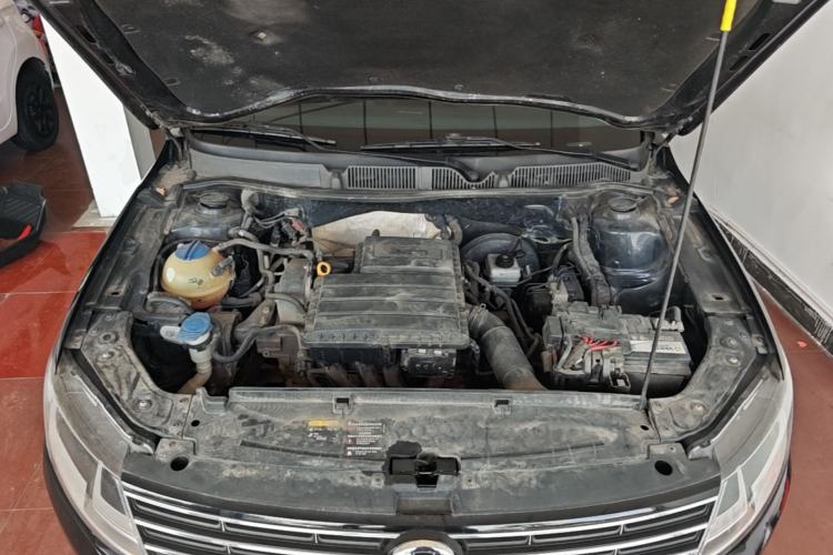 Used Volkswagen Lavida 2015 1.6L Automatic Comfort Edition Engine Bay