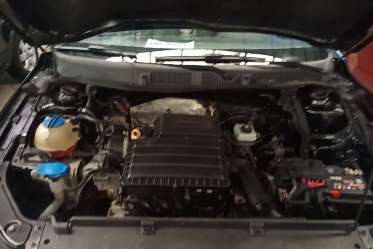 Used Volkswagen Lavida 2015 1.6L Automatic Comfort Edition Engine Bay