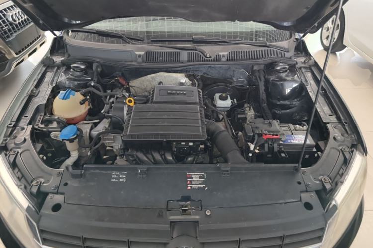 Used Volkswagen Lavida 2015 1.6L Automatic Fashion Edition Engine Bay