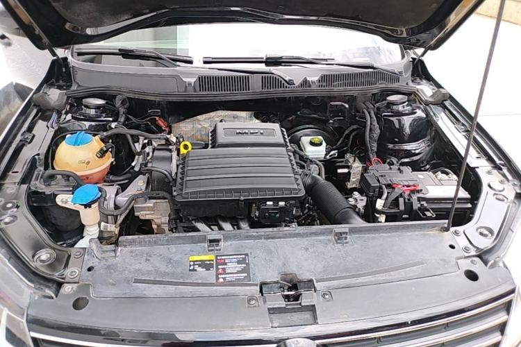 Used Volkswagen Lavida 2015 1.6L Manual Fashion Edition Engine Bay