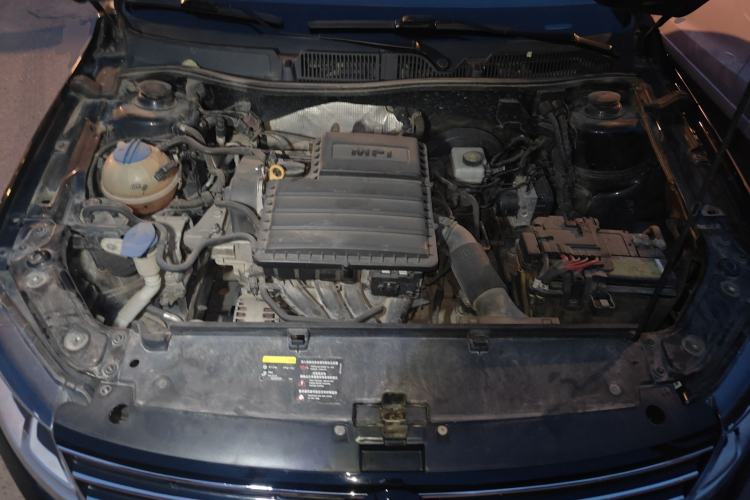 Used Volkswagen Lavida 2015 1.6L Manual Fashion Edition Engine Bay