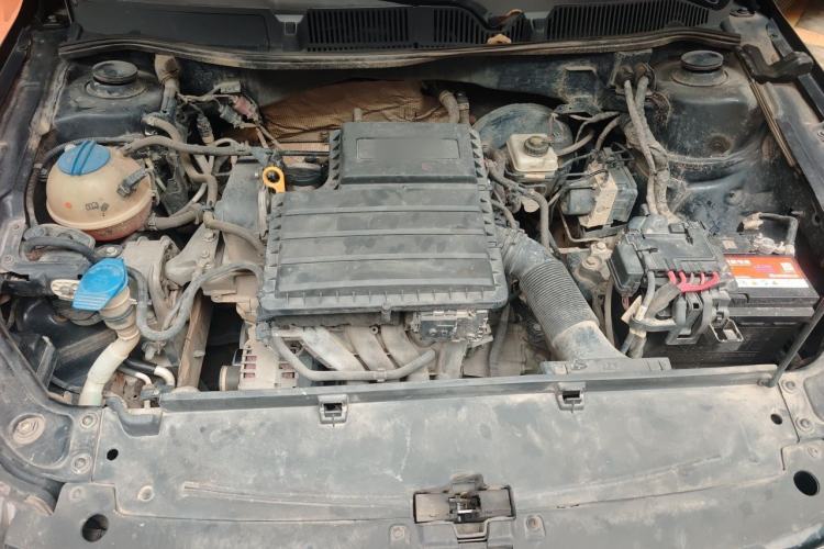Used Volkswagen Lavida 2015 1.6L Manual Fashion Edition Engine Bay
