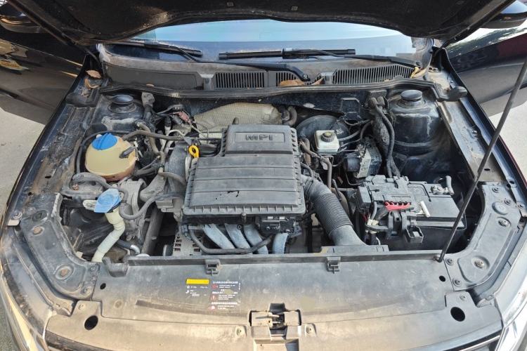 Used Volkswagen Lavida 2015 1.6L Manual Fashion Edition Engine Bay