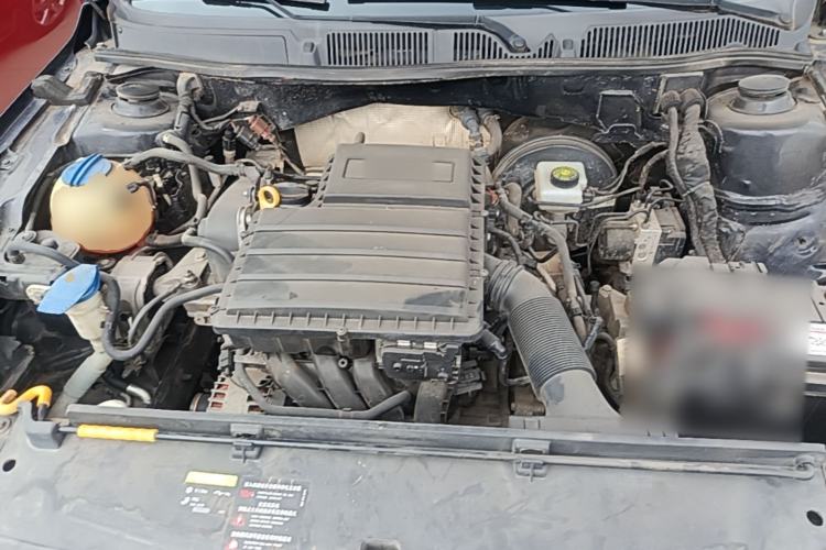 Used Volkswagen Lavida 2015 1.6L Automatic Fashion Edition Engine Bay