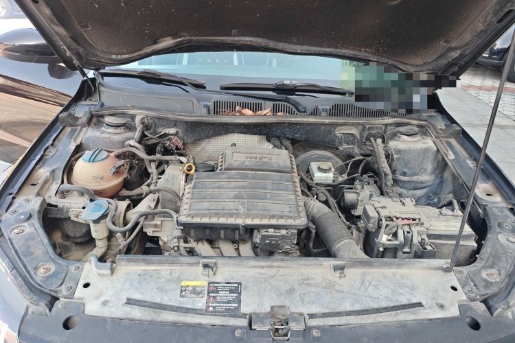 Used Volkswagen Lavida 2015 1.6L Automatic Comfort Edition Engine Bay