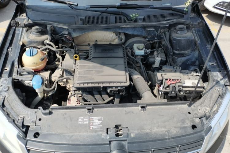 Used Volkswagen Lavida 2015 1.6L Automatic Comfort Edition Engine Bay