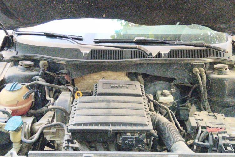 Used Volkswagen Lavida 2015 1.6L Automatic Fashion Edition Engine Bay