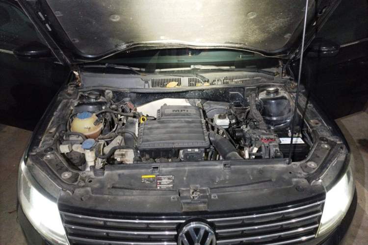 Used Volkswagen Lavida 2015 1.6L Automatic Fashion Edition Engine Bay