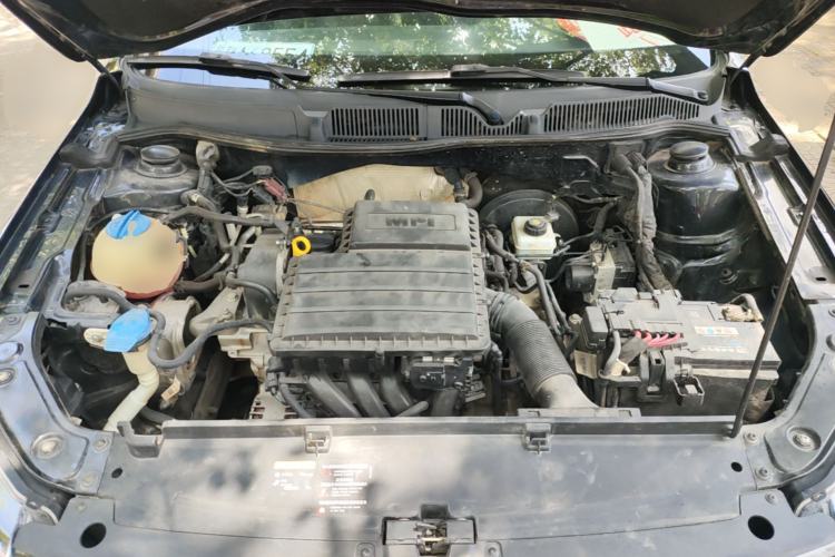 Used Volkswagen Lavida 2015 1.6L Automatic Comfort Edition Engine Bay