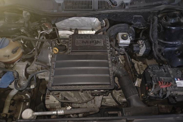 Used Volkswagen Lavida 2015 1.6L Automatic Comfort Edition Engine Bay