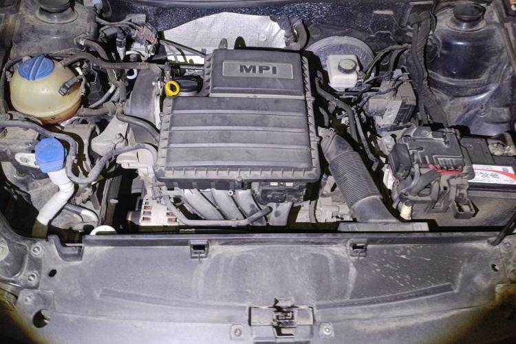 Used Volkswagen Lavida 2015 1.6L Automatic Comfort Edition Engine Bay