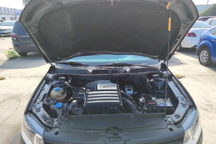 Used Volkswagen Lavida 2015 1.6L Automatic Fashion Edition Engine Bay