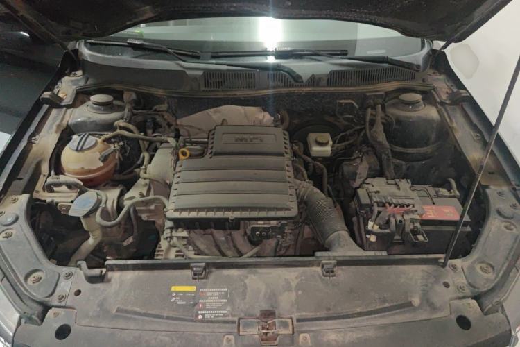 Used Volkswagen Lavida 2015 1.6L Manual Comfort Edition Engine Bay