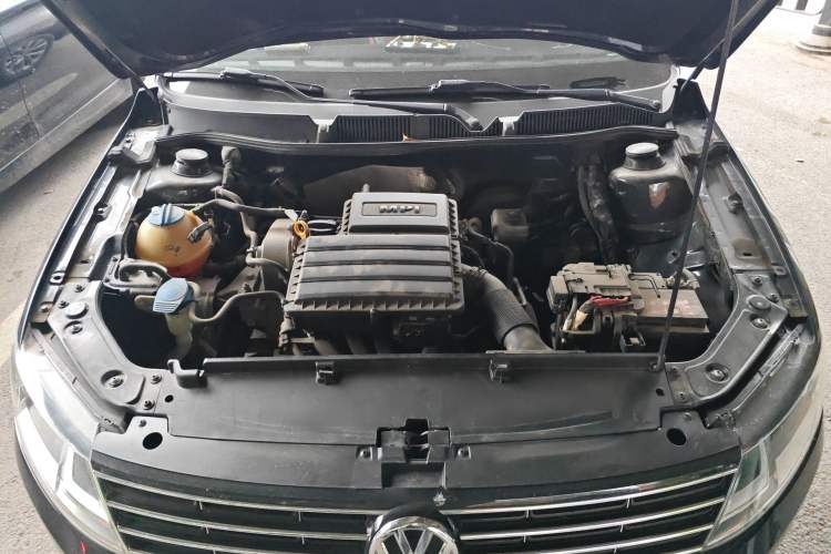 Used Volkswagen Lavida 2015 1.6L Manual Comfort Edition Engine Bay