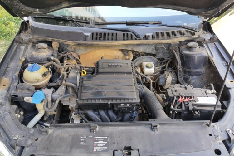 Used Volkswagen Lavida 2015 1.6L Manual Fashion Edition Engine Bay