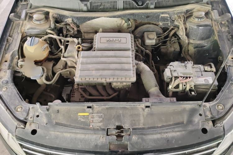 Used Volkswagen Lavida 2015 1.6L Manual Comfort Edition Engine Bay